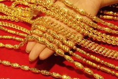 Tại một cửa hàng kim hoàn ở Quảng Đông (Trung Quốc). (Nguồn: THX/TTXVN)