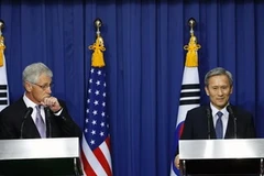Bộ trưởng quốc phòng Hàn Quốc Kim Kwan-jin và người đồng cấp Mỹ Chuck Hagel tại cuộc họp báo chung. (Nguồn: AFP)