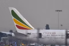 Chiếc Boeing 787 Dreanliner của hãng hàng không Ethiopia gặp nạn tại sân bay quốc tế Heathrow. (Nguồn: Reuters)