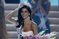 Rima Fakih trong giờ phút đăng quang. (Nguồn: Reuters)