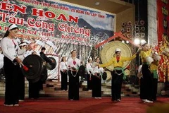 Một tiết mục tham dự Liên hoan trình tấu cồng chiêng. (Ảnh: Thanh Tùng/TTXVN)