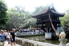 Chùa Một Cột lấy hình tượng từ bông sen. (Ảnh: Anh Tuấn/TTXVN)