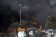 Khói đen bao trùm tại Quảng trường Pearl ở Bahrain trong một vụ bạo động. (Nguồn: AFP/TTXVN)