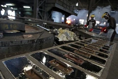 Sản xuất thiếc. (Nguồn: Bloomberg)