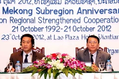 Đoàn Chủ tịch buổi lễ. (Ảnh: Hoàng Chương/Vietnam+) 