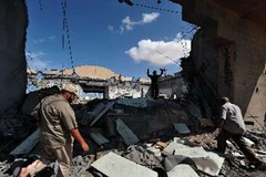 Tòa nhà bị phá hủy ở thành phố Sirte ngày 9/10. (Nguồn: AFP/TTXVN)