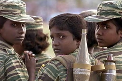 Lính trẻ em ở Sri Lanka. (Nguồn: Reuters)
