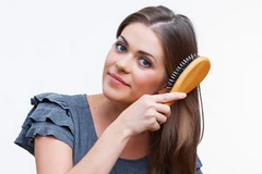 Một mái tóc không quá dài sẽ giúp bạn trở nên hấp dẫn, trẻ trung hơn. (Nguồn: Đẹp/Vietnam+)