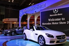 Lễ ra mắt hai mẫu xe mới. (Ảnh: Văn Xuyên/Vietnam+)