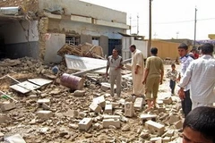 Hiện trường một vụ đánh bom ở thành phố Fallujah ngày 10/5. (Nguồn: AP)