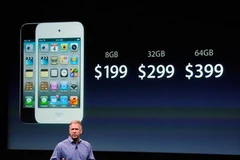 Phó Chủ tịch Phil Schiller công bố các mức giá của iPhone 4S (Nguồn: AP).