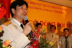 Chủ tịch ban liên lạc Nguyễn Ánh Sao và một số đồng đội tại lễ kỷ niệm. (Ảnh: Thanh Hải/Vietnam+) 