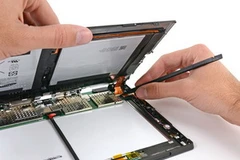 Tháo lắp Surface. (Nguồn: engadget.com)