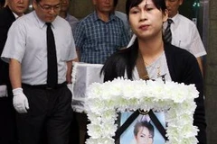 Lễ tang người phụ nữ Việt Nam bị chồng sát hại tại Busan, ngày 15/7. (Nguồn: Yonhap/TTXVN)