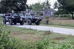 Quân đội chính phủ Philippines phong tỏa một tuyến đường ở Maguindanao. (Nguồn: AFP)