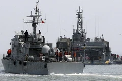 Tàu chiến Hàn Quốc trên vùng biển đảo Yeonpyeong. (Nguồn: Reuters)