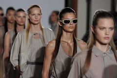 Một bộ sưu tập tại Tuần lễ thời trang London. (Nguồn: AFP)