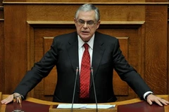 Thủ tướng Lucas Papademos phát biểu tại Quốc hội sau cuộc bỏ phiếu. (Nguồn: AFP/TTXVN)