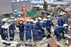 Khắc phục hậu quả động đất và sóng thần tại tỉnh Miyagi. (Nguồn: AFP/TTXVN)