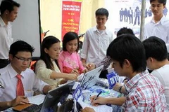 Tư vấn tuyển dụng lao động. (Ảnh: Đình Trân/TTXVN)