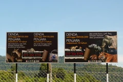 Các bảng cảnh báo tại thị trấn Gerik. (Nguồn: WWF-Malaysia)