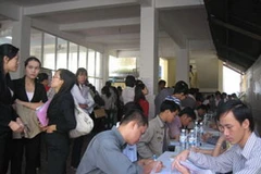 Người lao động tìm việc tại sàn giao dịch việc làm của tỉnh Đồng Nai. (Nguồn: dongnai.gov.vn)