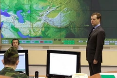 Tổng thống Nga Dmitry Medvedev thăm trạm radar Voronezh-DM tại tỉnh Kaliningrad. (Nguồn: Getty Images)