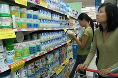 Người dân Việt Nam tiêu thụ ngày càng nhiều các sản phẩm sữa hơn. (Nguồn: Internet)