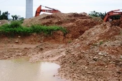 Hố nước công trường tại Mễ Trì nơi bốn em nhỏ thiệt mạng. (Ảnh: Sơn Bách/Vietnam+)