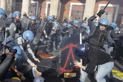 Đụng độ giữa cảnh sát và người biểu tình ở Rome. (Nguồn: AP)