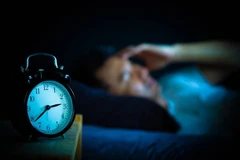 Mất ngủ sẽ gây ảnh hưởng xấu tới sức khỏe. (Ảnh: iStock)