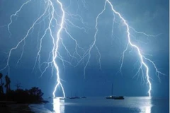 Quảng Trị: Một ngư dân bị sét đánh tử vong khi đang đánh cá trên biển