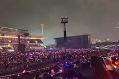 Sôi động chương trình biểu diễn của nhóm nhạc BlackPink tại Sân vận động Quốc gia Mỹ Đình. (Ảnh: Thanh Loan/TTXVN)