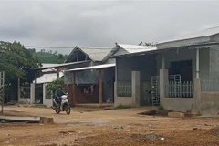 Bình quân mỗi ngôi nhà trị giá 150 triệu đồng, được xây dựng theo kết cấu 3 cứng: cứng mái, cứng vách, cứng nền để người dân sinh sống lâu dài. (Ảnh: Đoàn Hữu Trung/TTXVN)