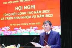 PGS,TS Nguyễn Duy Bắc, Phó Giám đốc Thường trực Học viện Chính trị quốc gia Hồ Chí Minh báo cáo tại hội nghị. (Ảnh: Văn Điệp/TTXVN)