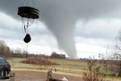 Lốc xoáy tại phía Nam thành phố Clarksdale, Mississippi, Mỹ. (Ảnh: AFP/TTXVN)