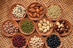 Nghiên cứu cho thấy ăn nhiều hạt, đậu và ngũ cốc nguyên cám sẽ tốt hơn cho sức khỏe. (Ảnh: iStock)