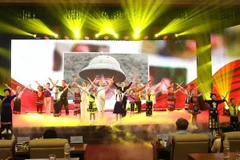 Tiết mục nghệ thuật biểu diễn trong chương trình. (Ảnh: Phương Hoa/TTXVN)