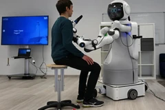 Robot Garmi có thể chẩn đoán bệnh, chăm sóc và điều trị bệnh nhân. (Nguồn: AFP)