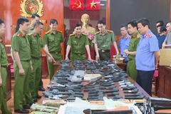 Tang vật vũ khí quân dụng trong vụ án. (Ảnh: Công an Thanh Hóa)