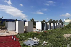 Những căn nhà tạm Công ty cổ phần địa ốc Alibaba xây dựng tại dự án ma ở xã Châu Pha, thị xã Phú Mỹ, tỉnh Bà Rịa-Vũng Tàu. (Ảnh: Huỳnh Sơn/TTXVN)