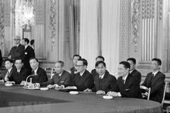  Đoàn đại biểu Chính phủ Việt Nam Dân chủ Cộng hòa do Bộ trưởng Xuân Thủy dẫn đầu, tham dự "Hội nghị về hòa bình tại Việt Nam" ở Paris ngày 13/5/1968,. (Ảnh: Văn Lượng/TTXVN)