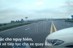 [Video] Lái xe quay đầu trên cao tốc còn tỏ thái độ nghênh ngang