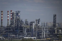 Một nhà máy lọc dầu ở ngoại ô Moskva, Nga. (Ảnh: AFP/TTXVN)