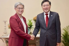 Bộ trưởng Ngoại giao Australia Penny Wong chào đón người đồng cấp mới của Trung Quốc Tần Cương tại G20 ở Ấn Độ. (Nguồn: 9News)