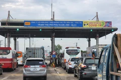 Cục Đường bộ Việt Nam tạm dừng thu phí tại các trạm thu phí thuộc dự án Đầu tư xây dựng mở rộng Quốc lộ 51 đoạn Km0+900-Km73+600 theo hình thức hợp đồng BOT vào thời điểm 7 giờ ngày 13/1/2023. (Ảnh: Báo Tin tức)