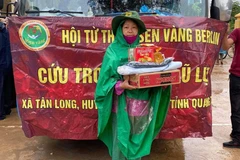 Hội Từ thiện Sen vàng Berlin trên đường đi cứu trợ đồng bào bão lụt tại Quảng Trị. (Ảnh: PV/Vietnam+)
