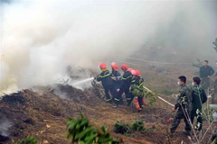 Lực lượng chức năng diễn tập ứng phó cháy rừng, sẵn sàng cho các tình huống trong mùa hanh khô. (Ảnh: Quang Quyết/TTXVN)
