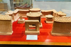 Mô hình nhà thời Trần - Bảo vật quý hiếm về kiến trúc của người xưa