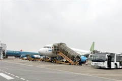 Vì sao bề mặt đường băng Sân bay Vinh bị hư hỏng sau 5 năm khai thác?